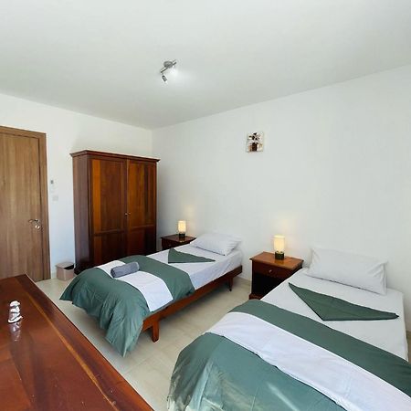 Coral Cove Comfort Room 2 St. Paul's Bay Exterior photo