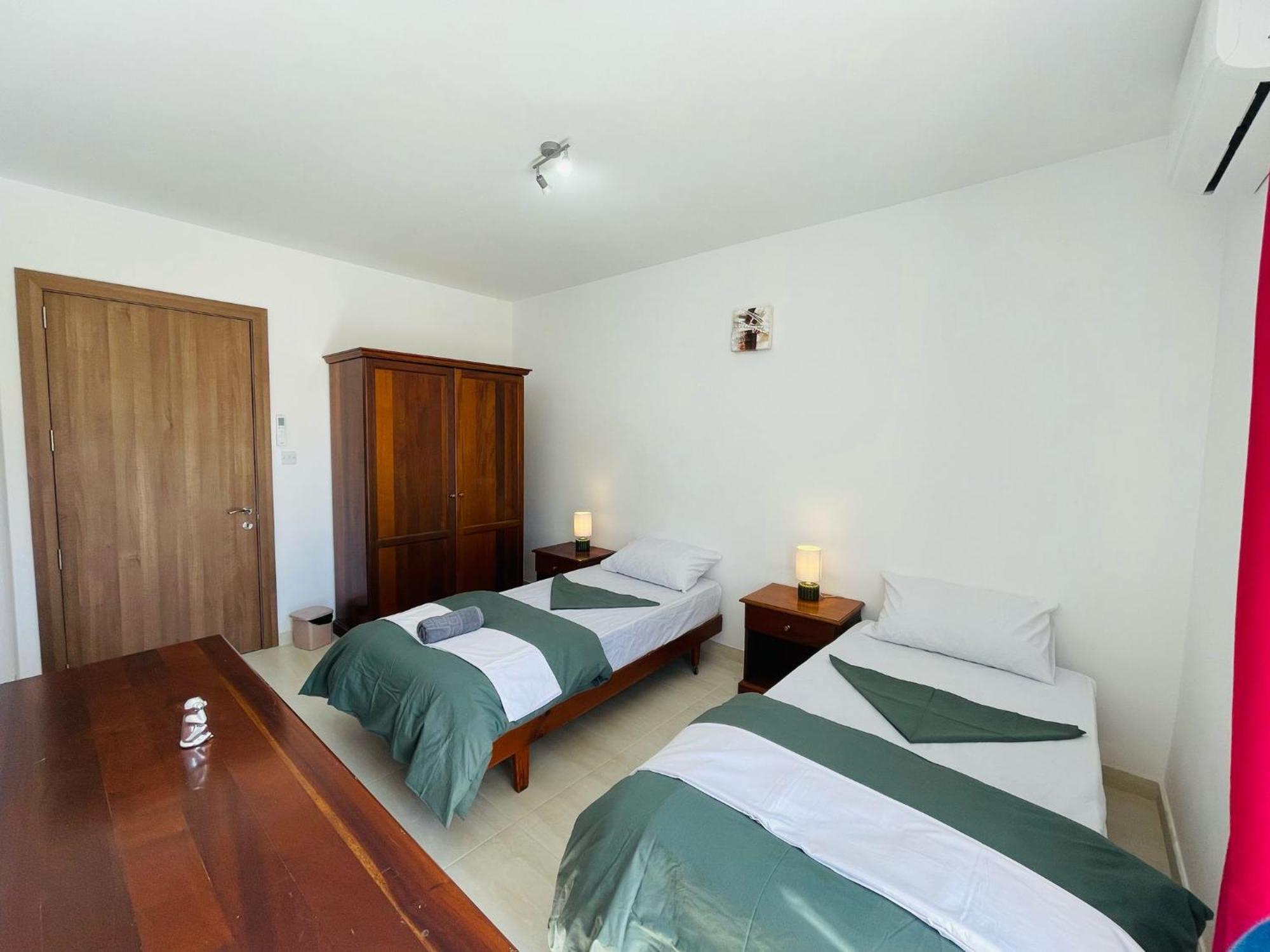 Coral Cove Comfort Room 2 St. Paul's Bay Exterior photo
